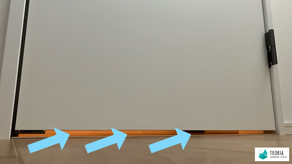 無暖房空間から冷気が流れ込んで底冷えを引き起こす