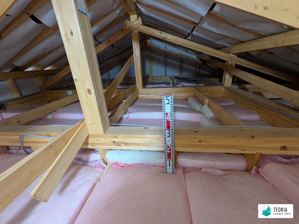 セルロースファイバーで天井断熱リフォームする前の様子