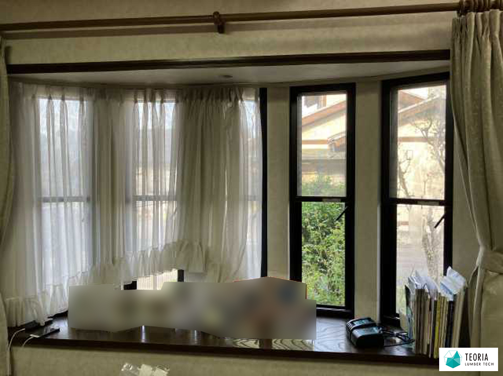 窓断熱リフォームの調査の様子