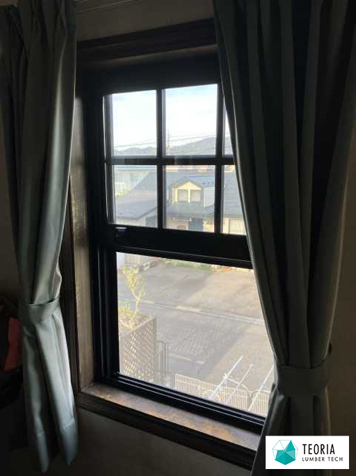 書斎の外窓交換（カバー工法）施工前