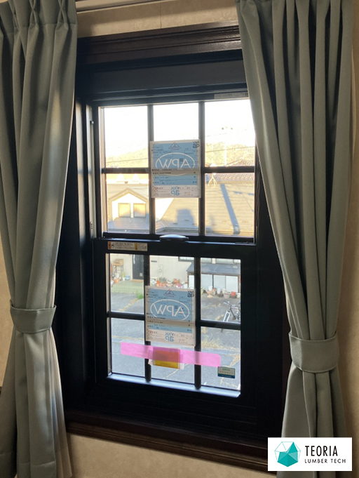 書斎の外窓交換（カバー工法）施工後