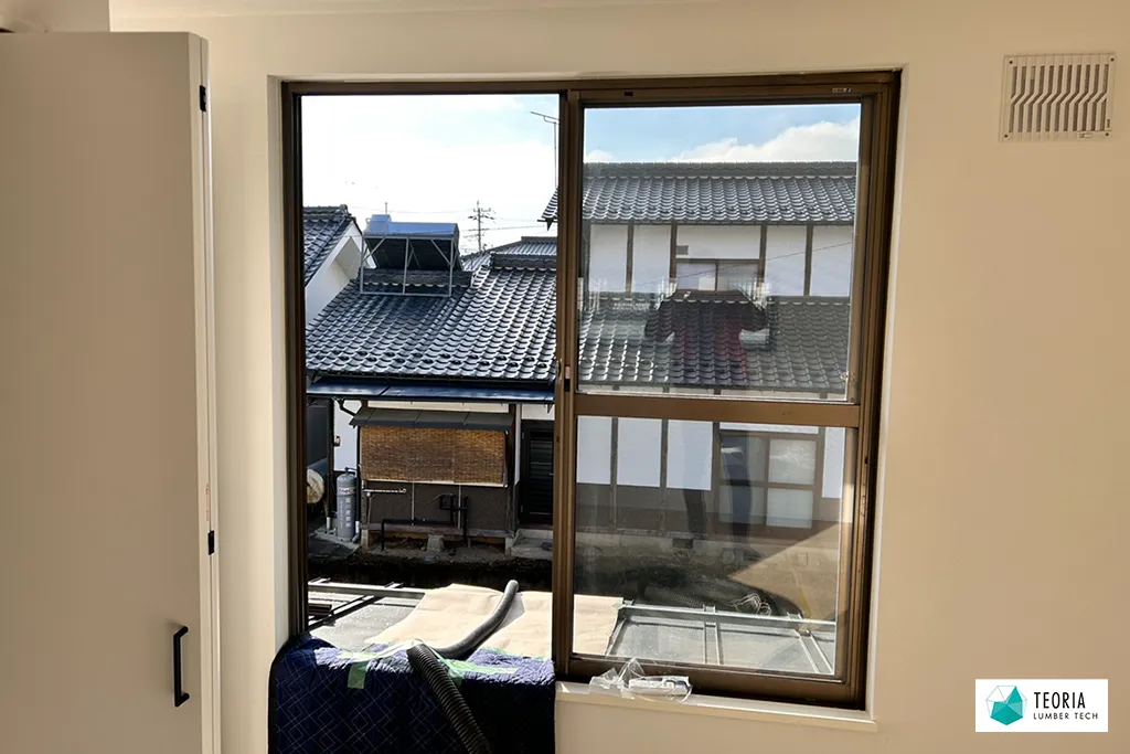 内窓設置前の腰窓
