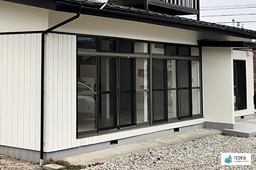 リプラス（カバー工法）施工前の低断熱（アルミサッシ＋単板ガラス）の窓